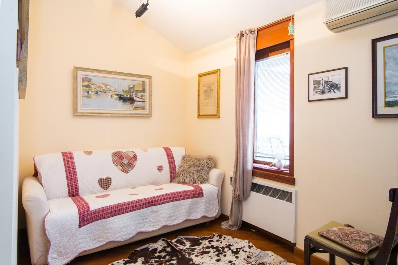 La Mansarda Delle Meraviglie B&B Superior Triest Exterior foto