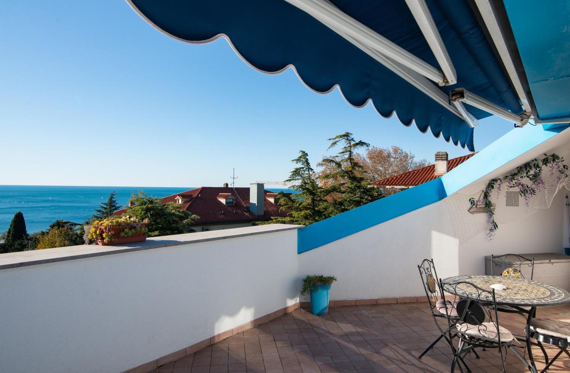 La Mansarda Delle Meraviglie B&B Superior Triest Exterior foto